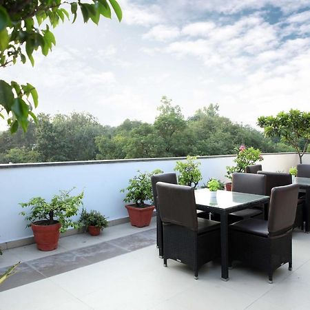 Отель Ahuja Residency Sunder Nagar Нью-Дели Экстерьер фото
