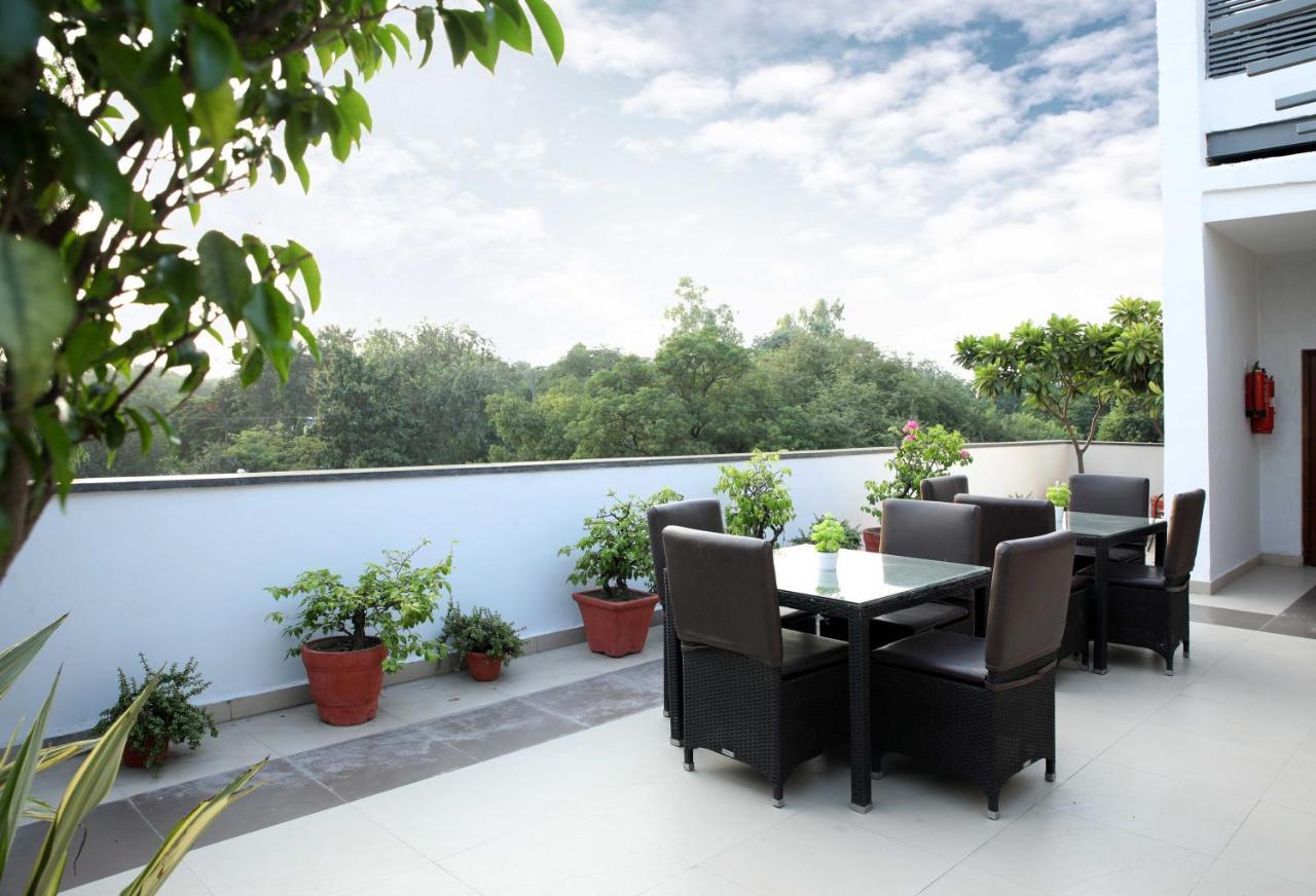 Отель Ahuja Residency Sunder Nagar Нью-Дели Экстерьер фото
