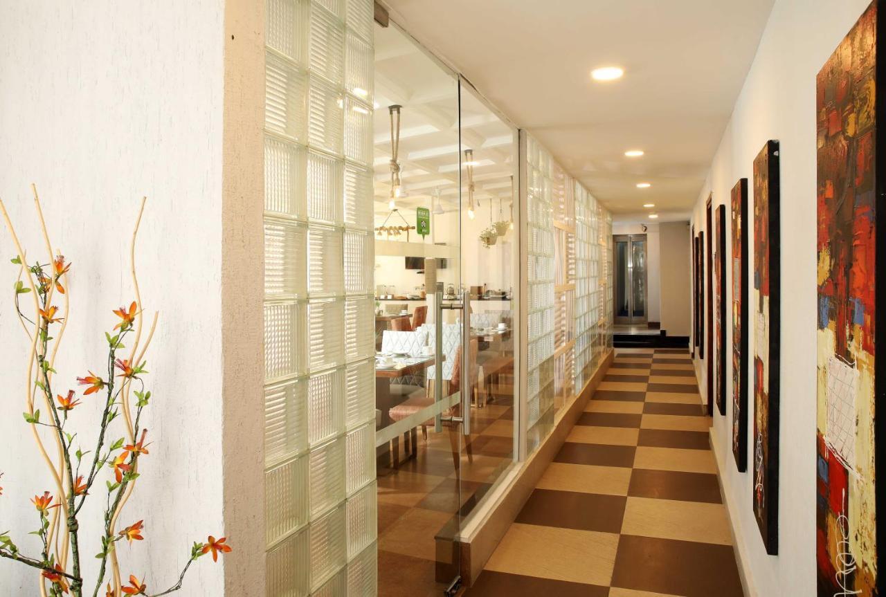 Отель Ahuja Residency Sunder Nagar Нью-Дели Экстерьер фото